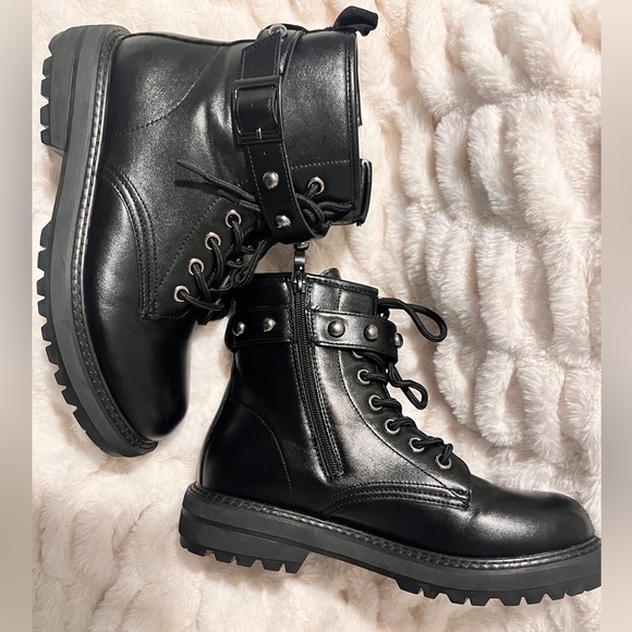 Chunky black boots - Picture 5 of 10